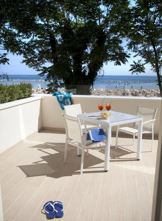 Marina Beach Suite Hotel Rimini Exterior foto